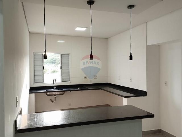CASA COM 2 QUARTOS, SALA, COZINHA E VARANDA COM LINDA VISTA PARA A CIDADE