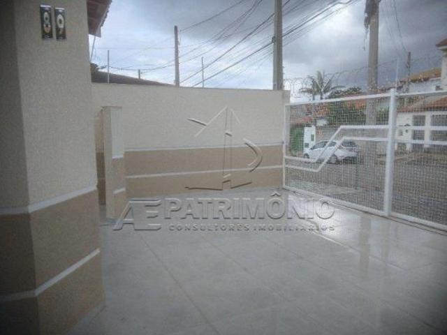 CASA COM 2 QUARTOS SENDO 1 SUITE NO WANEL VILLE