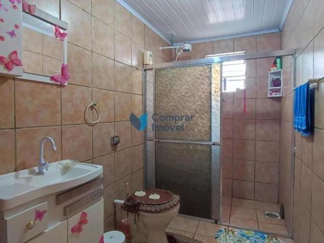 Casa com 2 quartos, suíte e vaga para 4 carros no bairro Sarandi