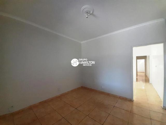 Casa com 2 quartos para alugar