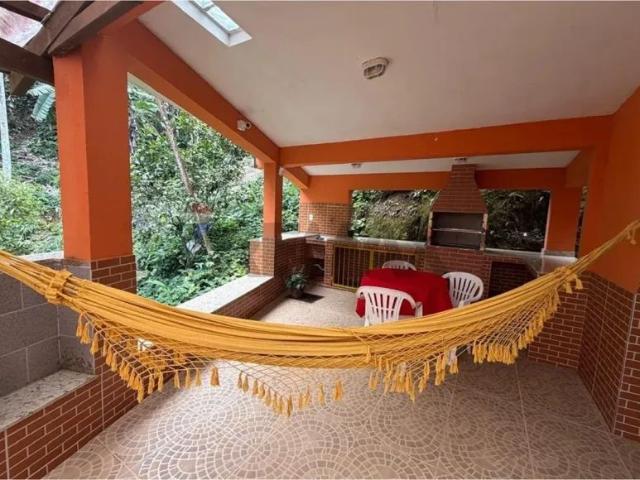 Casa com 2 Quartos para alugar, 75m² Centro