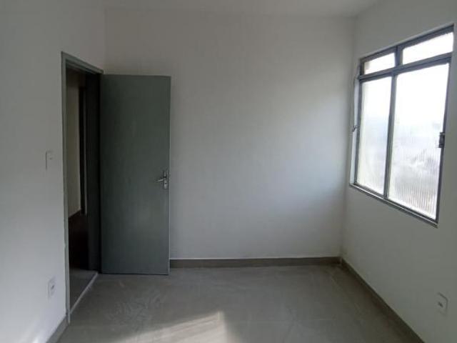 Casa com 2 quartos para alugar no bairro Nova Granada, 50m²