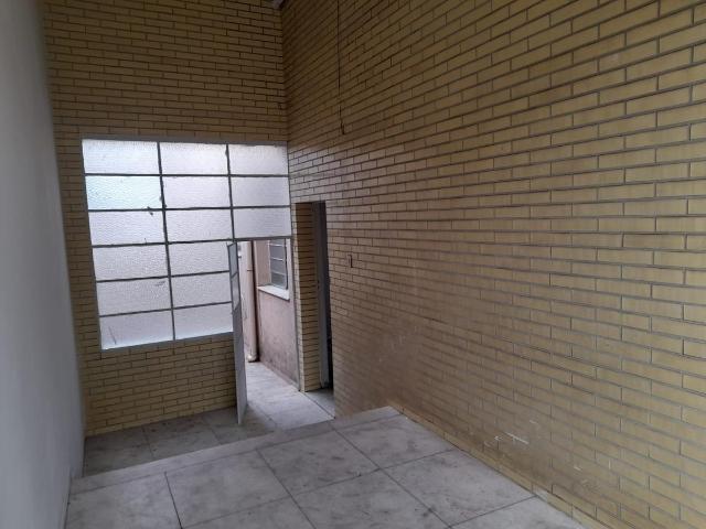 Casa com 2 quartos para alugar no bairro Caiçaras, 80m²