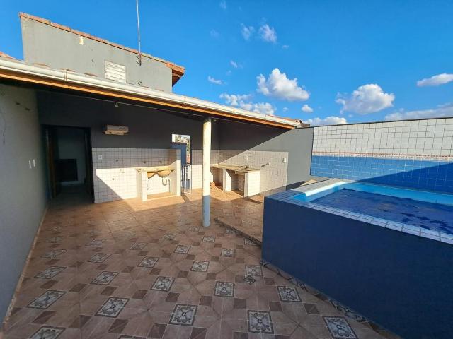 Casa com 2 quartos para alugar no bairro Centro