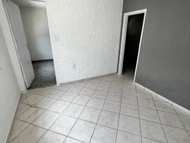 Casa com 2 quartos para alugar no bairro Conjunto Habitacional Centenário, 60m²