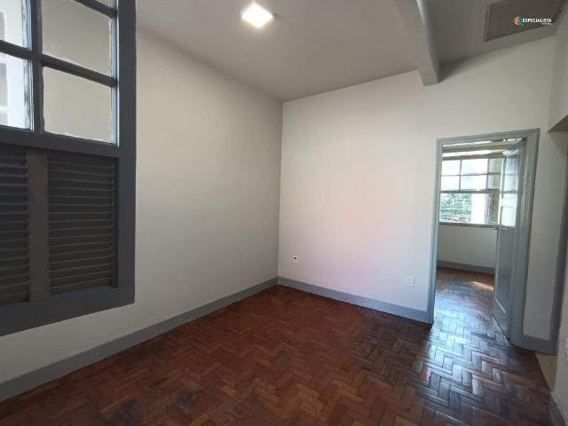 Casa com 2 quartos para alugar no bairro Sagrada Família, 70m²