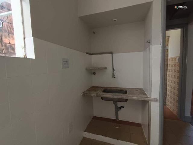 Casa com 2 quartos para alugar no bairro Sagrada Família, 70m²