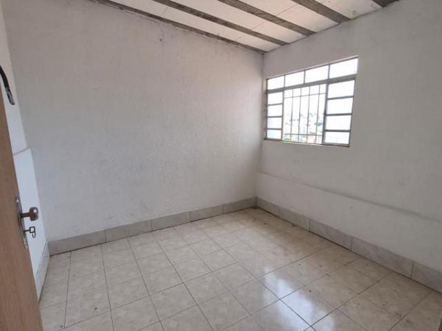 Casa com 2 quartos para alugar no bairro Santa Cruz, 60m²