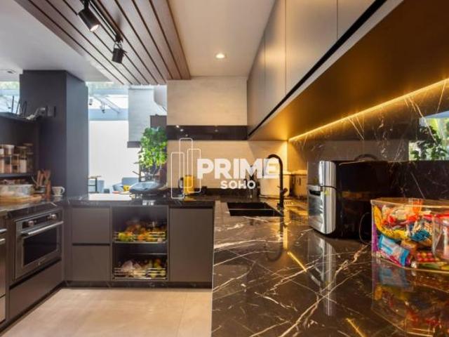 Casa com 2 Suítes á Venda em Condomínio Fechado no Ecoville
