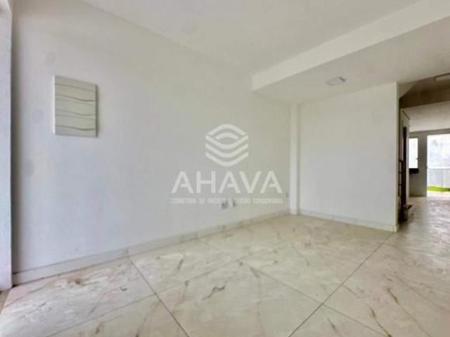 Casa com 2 Suítes à Venda, 80m², 2 Vagas, Bairro Santa Branca, próximo à Avenida Pedro I