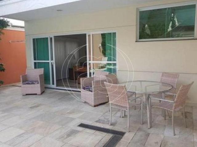 Casa com 300 m² e 4 quartos à venda em Granja Julieta