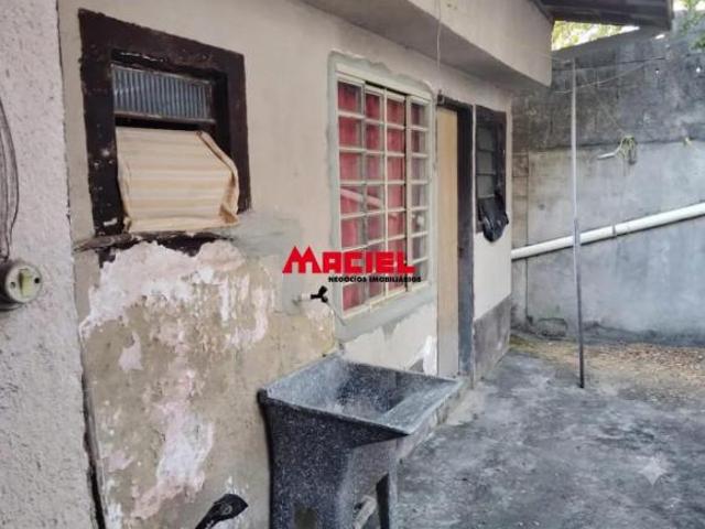 casa com 300 metros de terreno 03 quartos e edícula no altos da Vila Paiva