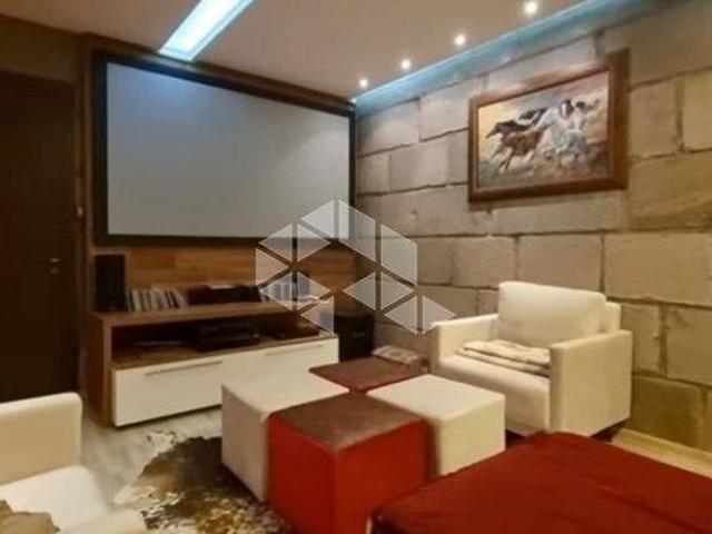 Casa com 300m2 localizada no Bairro São Luiz em Caxias Do Sul