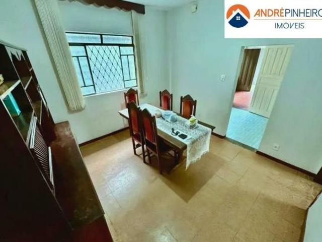 Casa com 300m² 4 Quartos 2 Banhos e 4 Vagas no Planalto em BH MG!