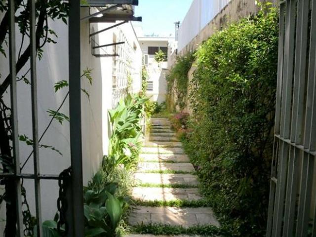 Casa com 306 m² construídos, 4 quartos sendo 1 suíte à venda no bairro Alto de Pinheiros