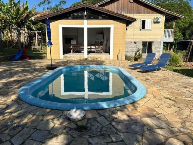 Casa com 336 m2, 4 Quartos seu 1 suíte, 3 Banheiros, 2 vagas de garagem fechada no Bairro Itacolomi