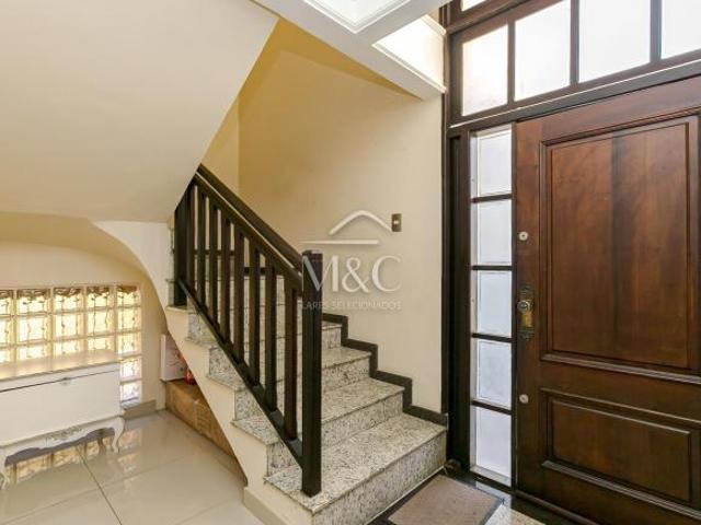 Casa com 344 m², 4 quartos sendo 2 suítes à venda