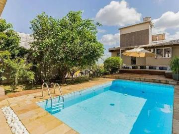 Casa com 344 metros quadrados, 4 dormitórios, 1 suíte e 03 vagas no coração da chacara das pedras