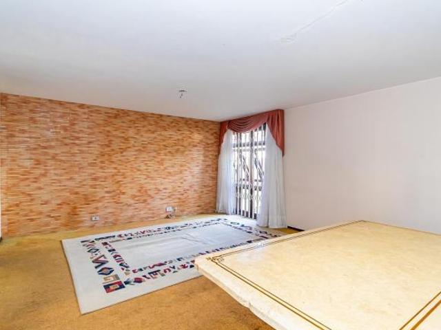 Casa com 355 m², 6 quartos sendo 2 suítes à venda