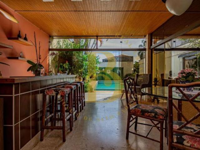 Casa com 380 m², 03 quartos sendo 01 suíte à venda no bairro Planalto Paulista