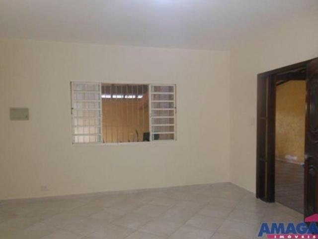 Casa com 3 domitórios sendo uma suite
