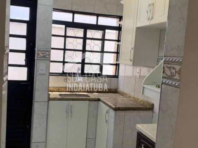 Casa com 3 Dormt, 2 Garagens Cob. e Quintal – Localização Excelente, Perto de Tudo!