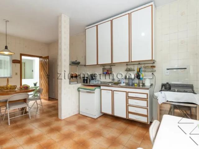 Casa com 3 dormitórios na vila madalena
