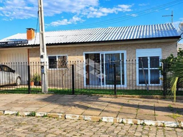 Casa com 3 dormitórios no Bairro Belvedere