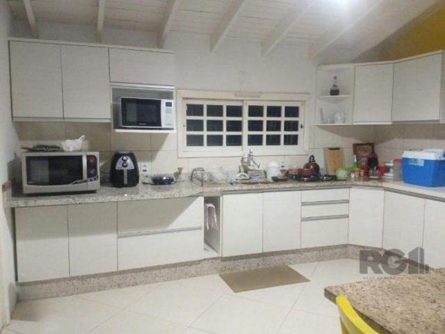 Casa com 3 dormitórios no bairro Ipanema