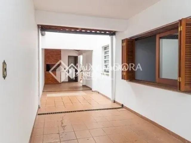 Casa com 3 dormitórios no bairro Santana