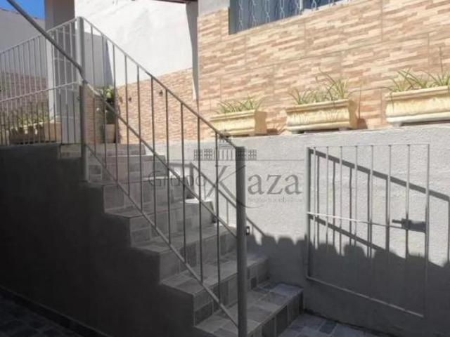 CASA COM 3 DORMITÓRIOS NO JARDIM SATÉLITE! PISCINA!