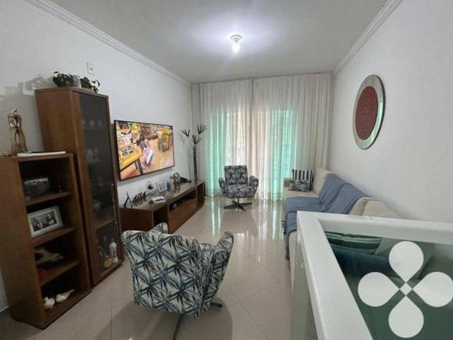Casa com 3 dormitórios à venda, 132 m² por R$ 900.000,00 Estuário Santos/SP