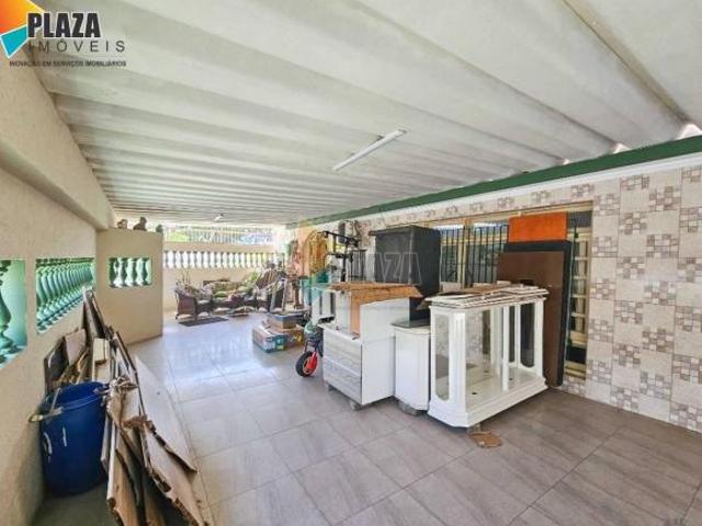 Casa com 3 dormitórios à venda, 207 m² de área construída em um terreno de 379 m