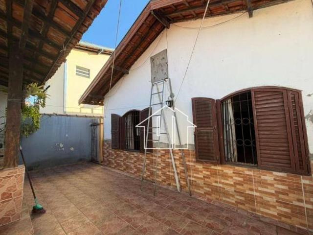 Casa com 3 dormitórios à venda, 250m² por R$870.000 Jardim das Indústrias São José dos Campos/SP