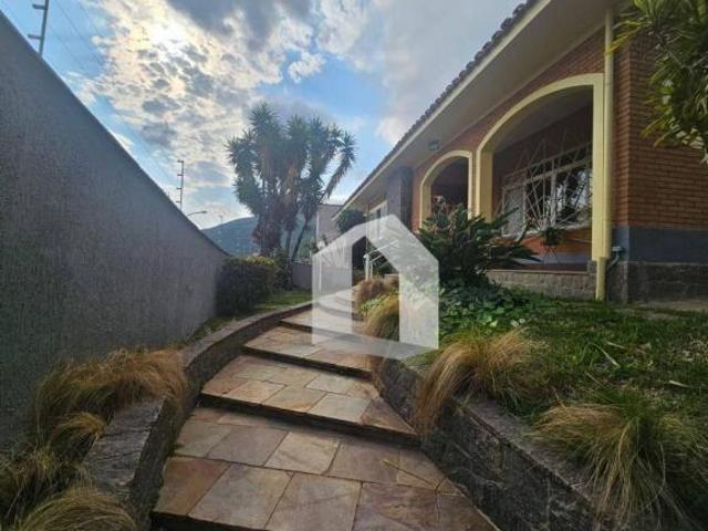 Casa com 3 dormitórios à venda, 280 m² por R$ 1.600.000,00 Jardim dos Estados Poços de Caldas/MG