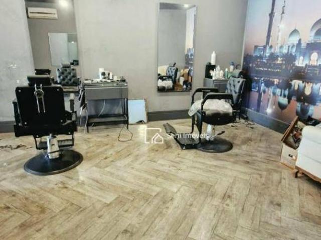 Casa com 3 dormitórios, área de lazer e salão comercial para renda