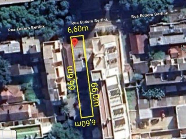 Casa com 3 dormitórios e 1 vaga de garagem, em terreno com 435,60m² 6,60m de fr