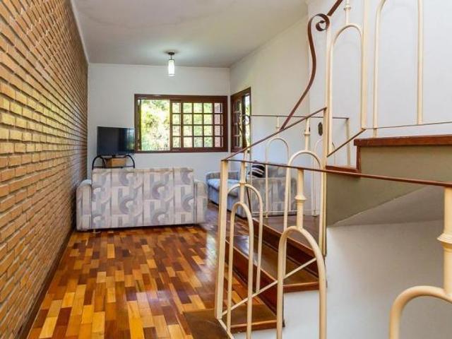 Casa com 3 dormitórios e 263m² e vaga para 5 carros!