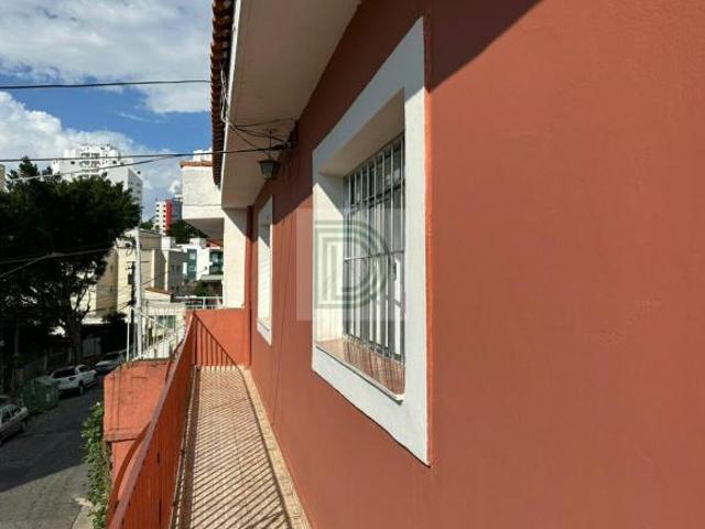 Casa com 3 dormitórios e 2 wc&apos s, próximo a USP Com mais duas kitinets