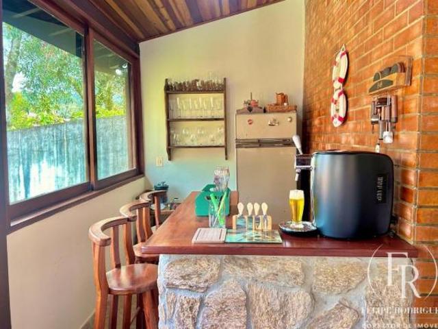Casa Com 3 dormitórios e 450m de terreno em condomínio fechado