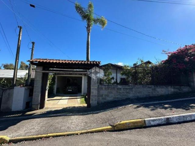 Casa com 3 dormitórios e amplo espaço no Bairro Monte Verde