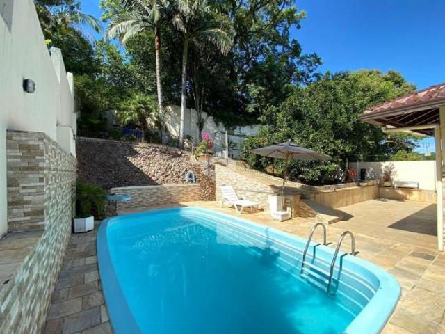 CASA COM 3 DORMITÓRIOS E UMA SUÍTE MASTER EM SANTA CRUZ DO SUL