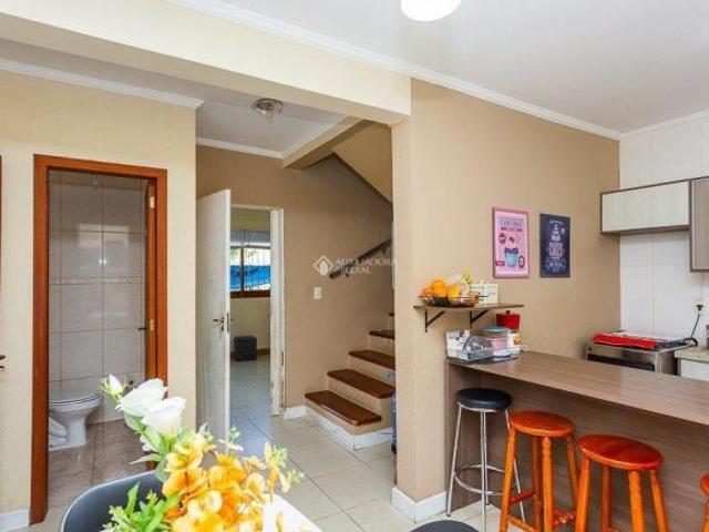 Casa com 3 dormitorios e vaga de garagem