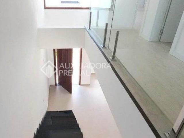 Casa com 3 dormitórios em condomínio fechado
