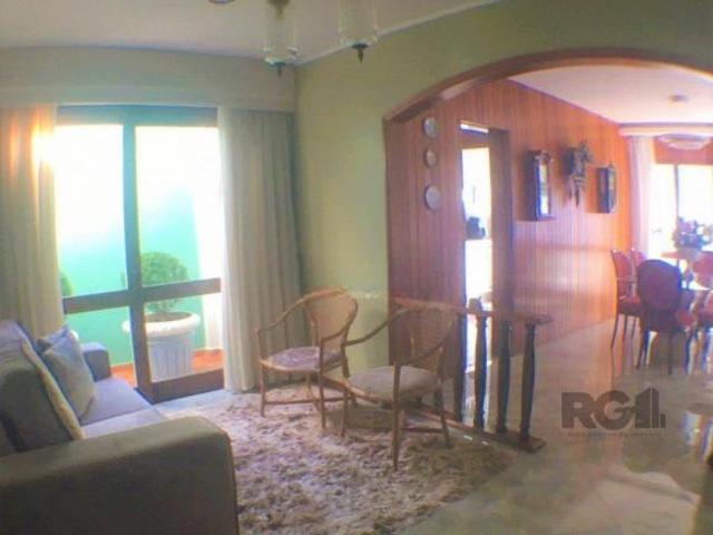 Casa com 3 dormitórios, localizada no bairro Jardim Itu em Porto Alegre/RS