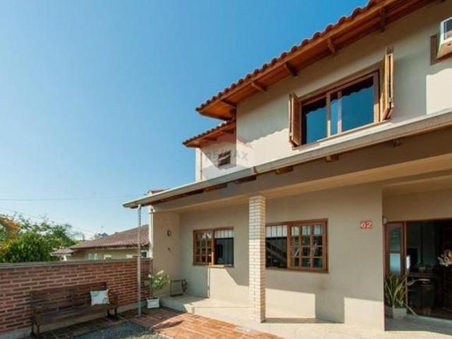 Casa com 3 dormitórios, piscina e muito bem localizado no bairro São João, em Montenegro
