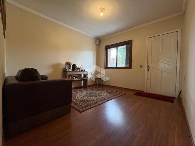 CASA COM 3 DORMITÓRIOS, PISCINA E PÁTIO