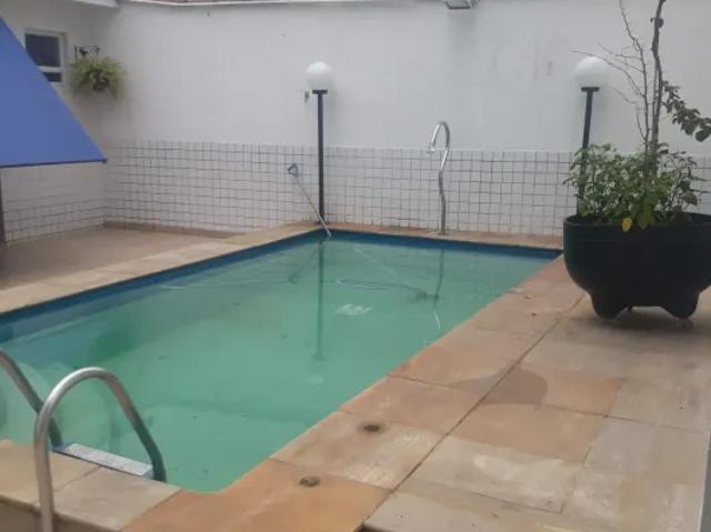 Casa com 3 dormitórios, piscina, espaço gourmet com churrasqueira, 2 vagas!
