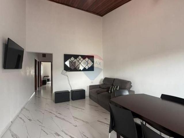 Casa com 3 Dormitórios, Suíte com Closet e Área Gourmet em Terreno de 250 m² – Garagem para até 3 Ca