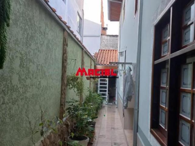 CASA COM 3 DORMITORIOS SALA 02 AMBIENTES, COZINHA PLANEJADA, SUÍTE COM CLOSET